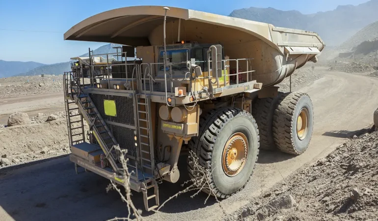 Komatsu | 30,000 Hours of Clean Hauling